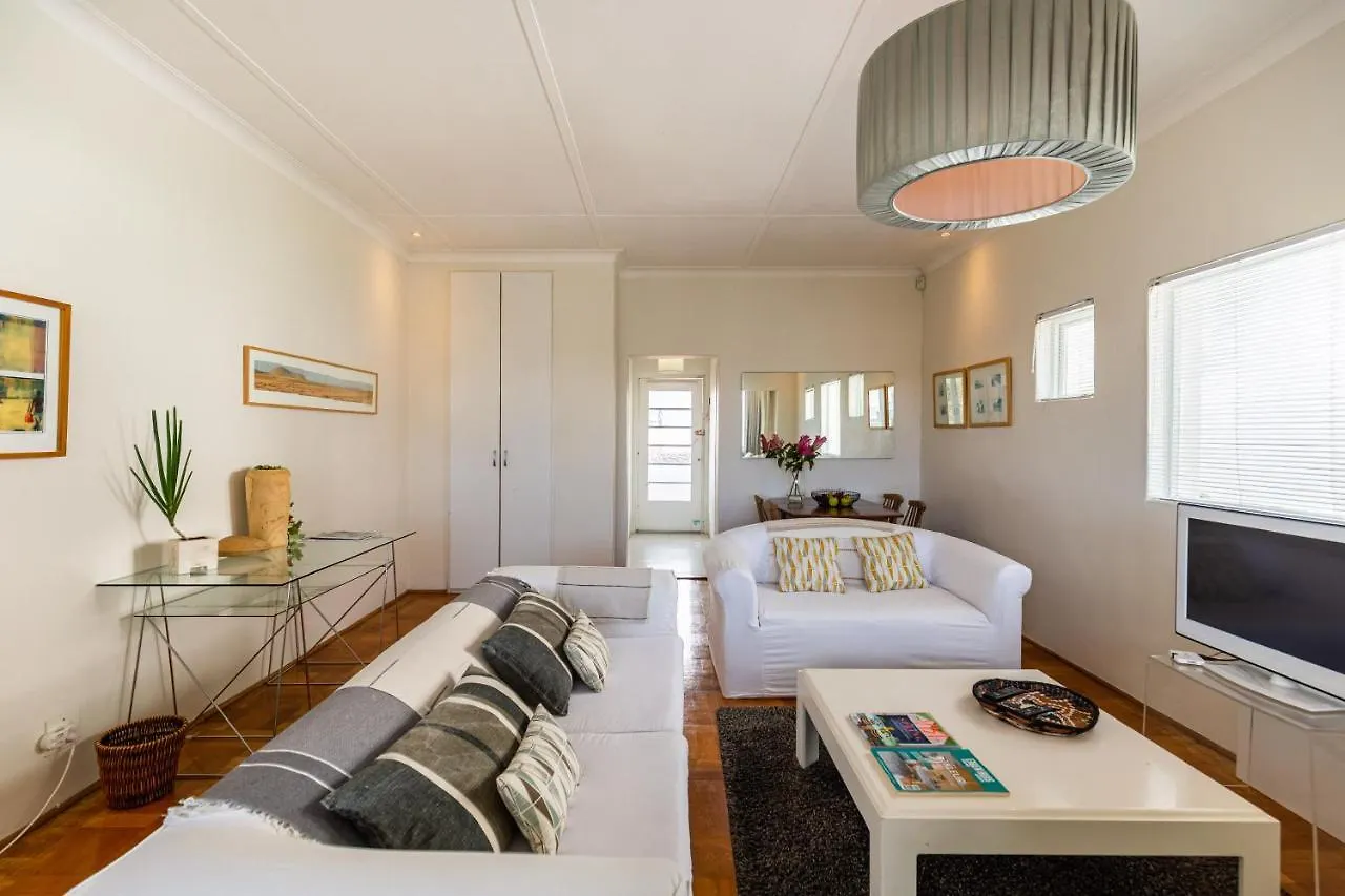 Portswood Mews - Chic White Studio Apartment Green Point Città del Capo